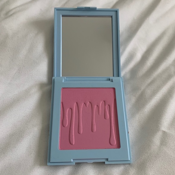 Kylie Cosmetics Winter Kissed Blush ‘18 LTD
